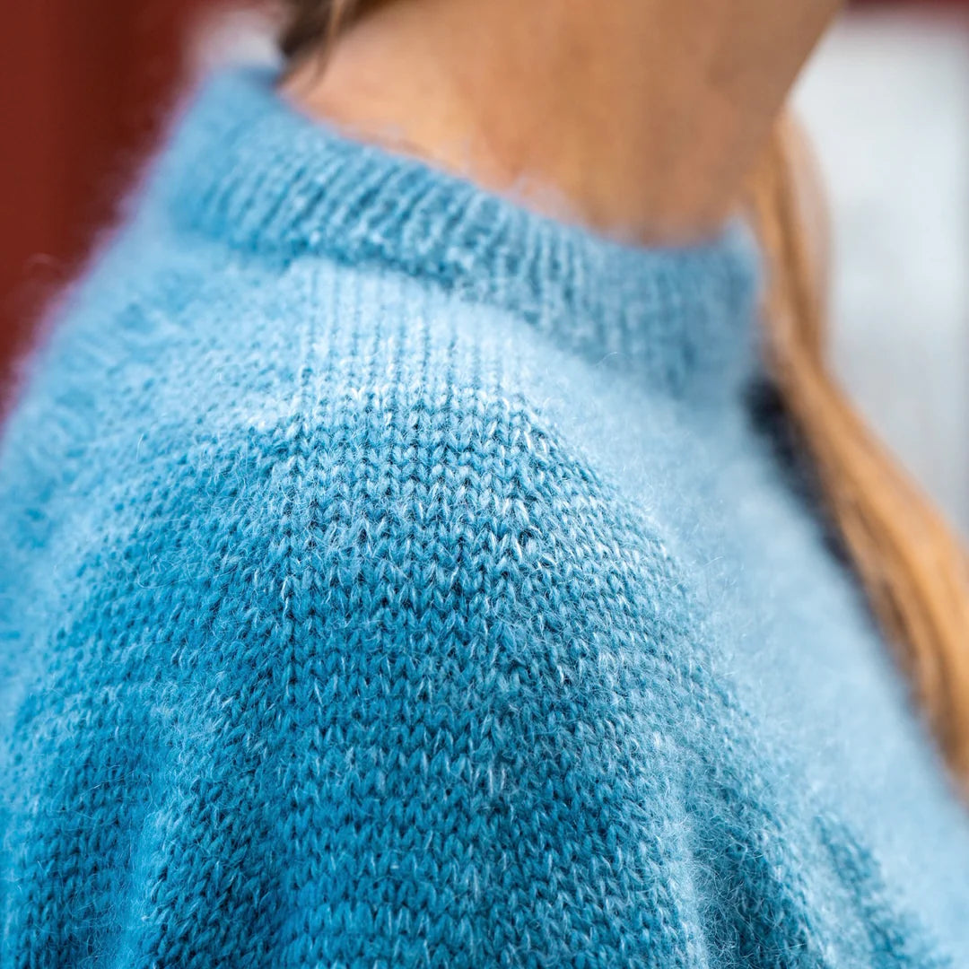 g e n e r o u s sweater light