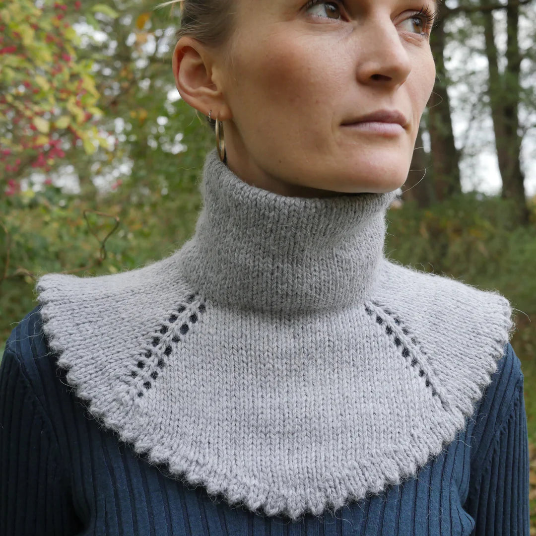 j o v i a l neck warmer