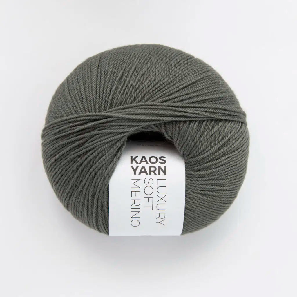 Luxury Soft Merino: Magnetic (1085)